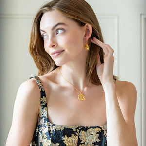 Model wear the Jardin Hydrangea Gold Pendant necklace_m donohue collection