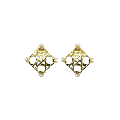 Woven gold studs accented with dainty pearls_m donohue collection