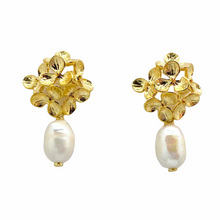 Load image into Gallery viewer, Gold-plated hydrangea floral post with white freshwater pearl_m donohue collection