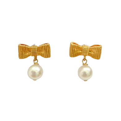 Gold-plated ribbon bow posts with freshwater pearl drops_m donohue collection